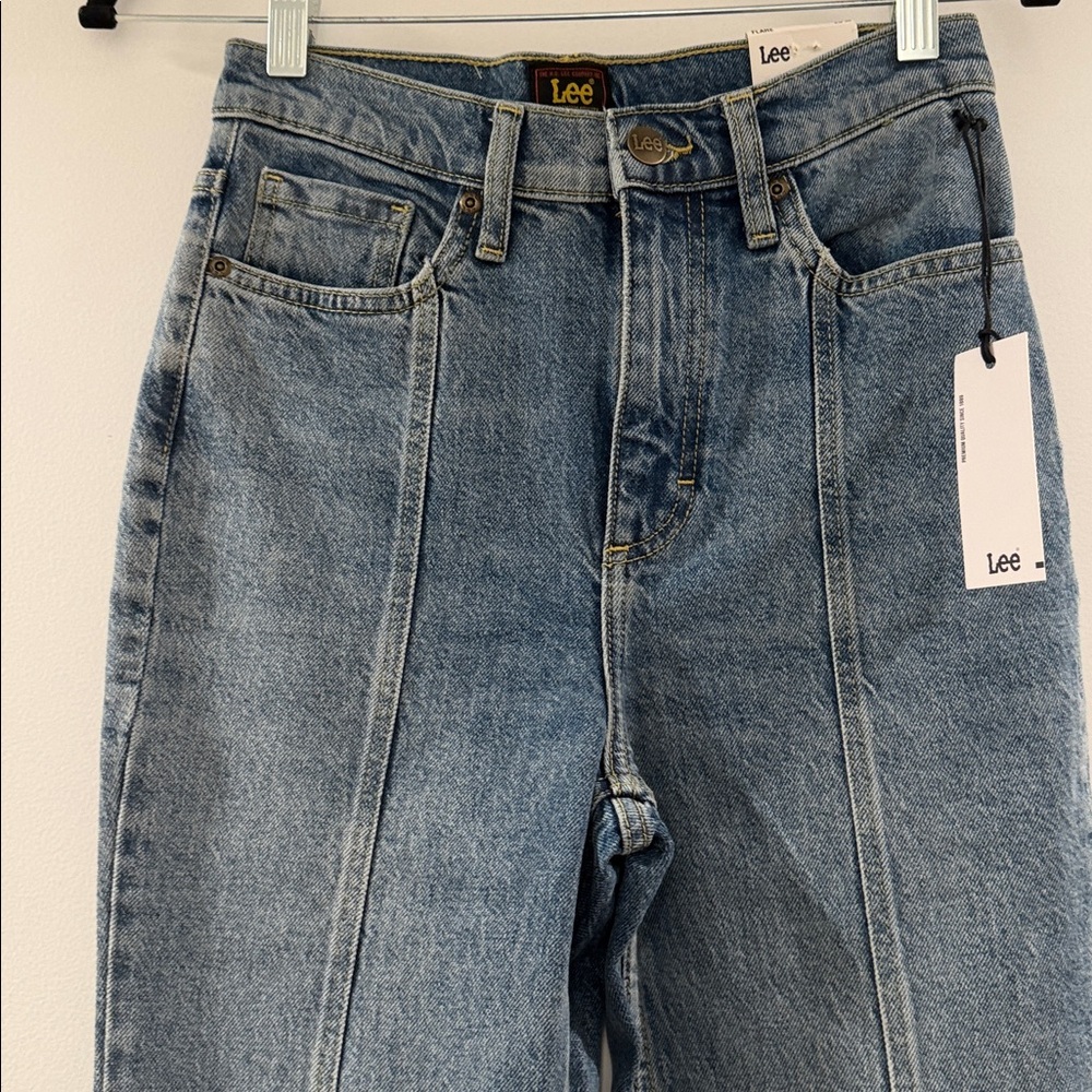 BNWT Lee Women's Denim High Rise Seamed Flare Jeans, Sz 26 M - Picture 4 of 10